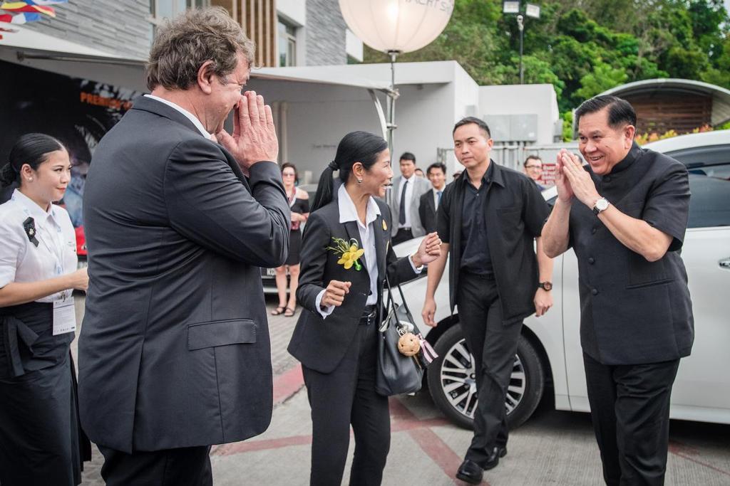 Andy Treadwell (left) greets the Deputy Prime Minister of Thailand, General Tanasak Patimaprakorn.  Thailand Yacht Show 2016. © Thailand Yacht Show 2016